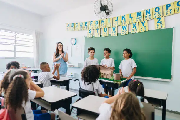 Empresas externas y colegios en la plataforma AMPA